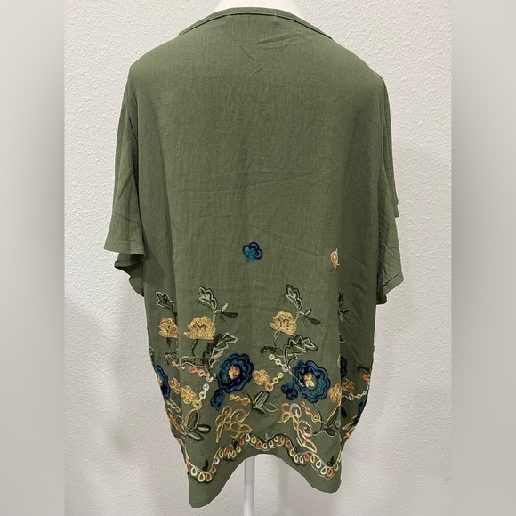 PARAMI DESIGN Embroidered Flutter Sleeve Top EUC - Picture 3 of 7